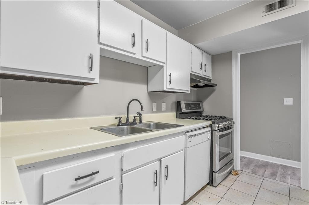 Condominium at 2810 Carriage Drive # D, Winston-Salem NC 27106, Winston-Salem, photo 33 of 50