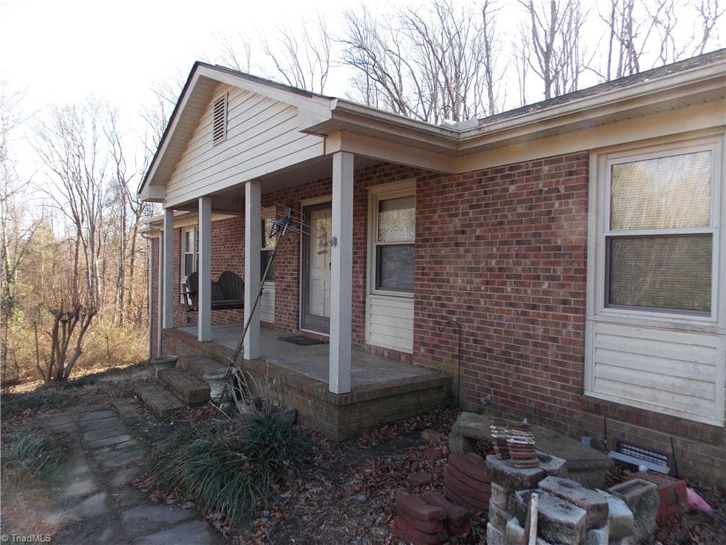 Stick/Site Built at 1004 Hillcroft Road, Browns Summit NC 27214, photo 2 of 29