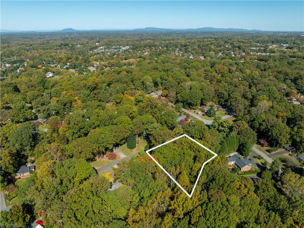 Single Family Residence at 1039 Huntingdon Road, Winston-Salem NC 27104, Winston-Salem, photo 5 of 96