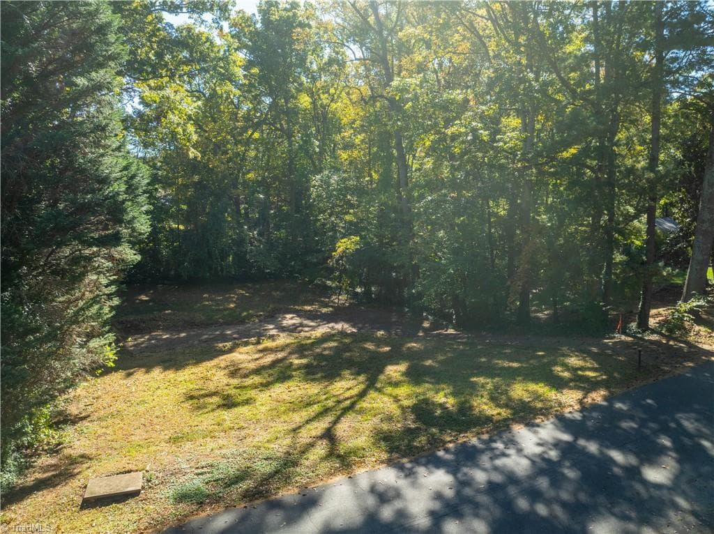 Single Family Residence at 1039 Huntingdon Road, Winston-Salem NC 27104, Winston-Salem, photo 9 of 96