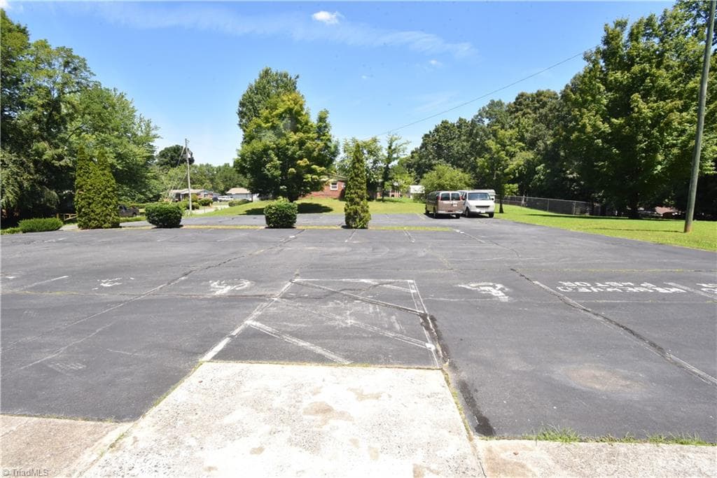 Remarks at 1355 Peachtree Street, Winston-Salem NC 27107, Winston-Salem, photo 53 of 58