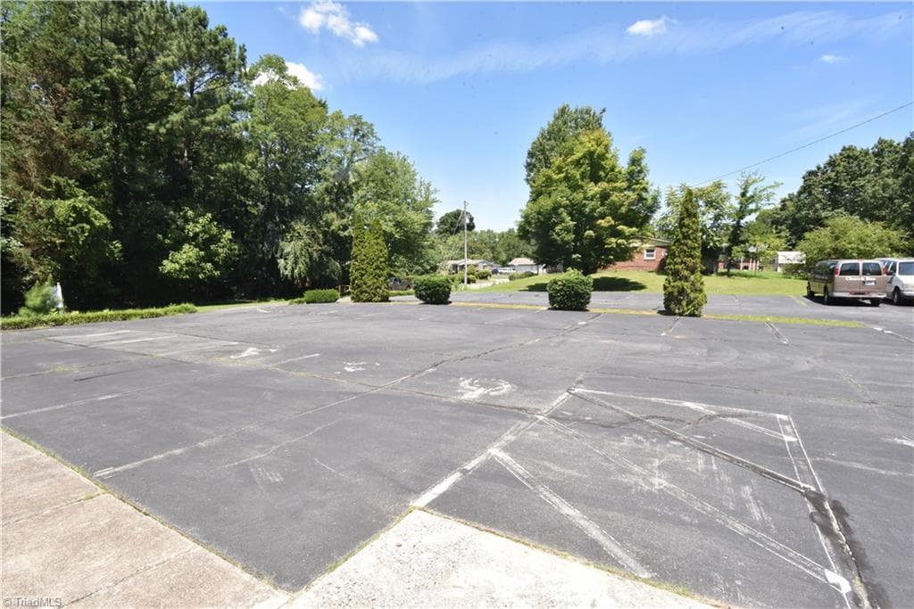 Remarks at 1355 Peachtree Street, Winston-Salem NC 27107, Winston-Salem, photo 57 of 58