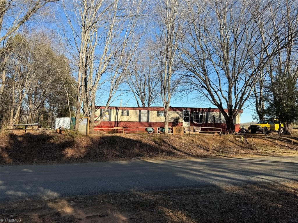 Manufactured Home at 538 & 545 Culler Road, Pinnacle NC 27043, photo 3 of 7