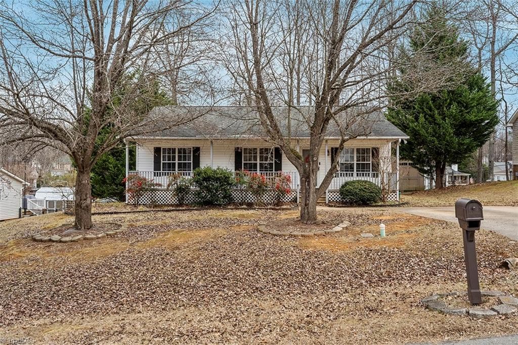 Stick/Site Built at 113 Falling Creek Drive, Thomasville NC 27360, photo 2 of 31