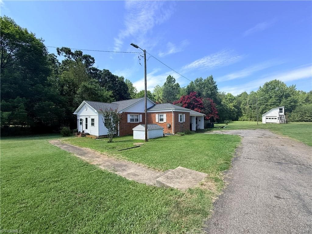 Stick/Site Built at 1920 Ashley Loop, Reidsville NC 27320, photo 4 of 33