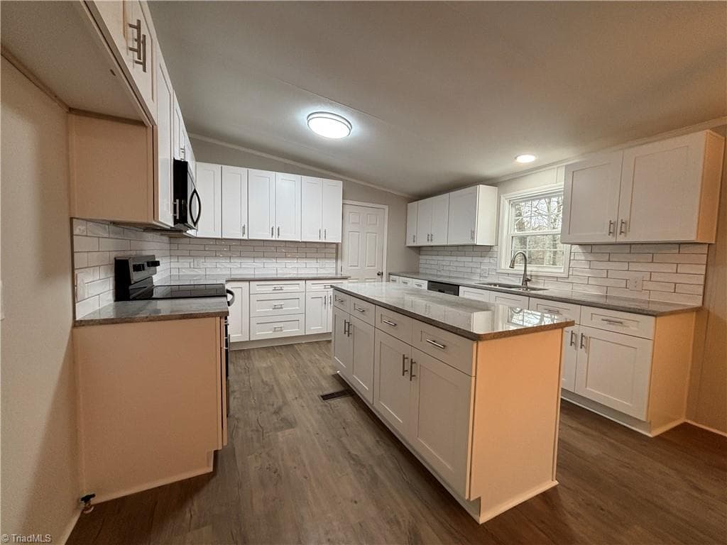 Manufactured Home at 6260 Nc Highway 801, Mocksville NC 27028, photo 5 of 15