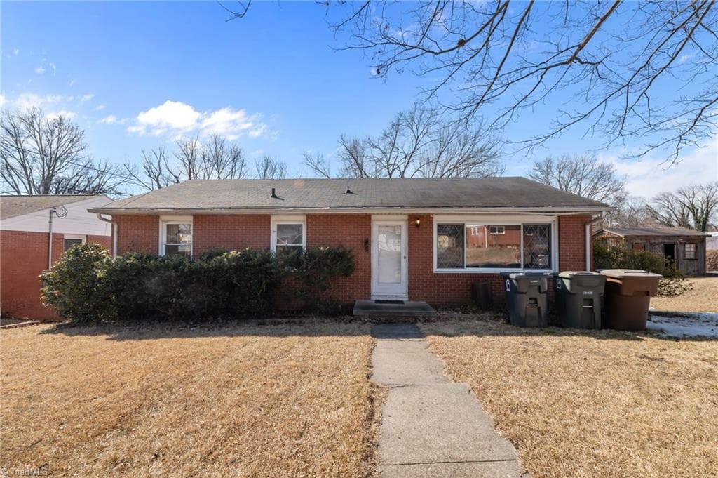 3217 London Road, Greensboro NC 27405