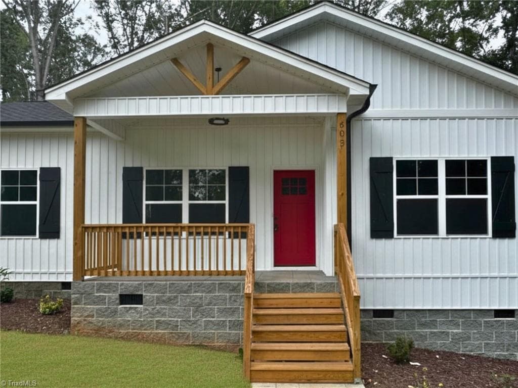 Stick/Site Built at 605 Kendall Street, Eden NC 27288, photo 2 of 20