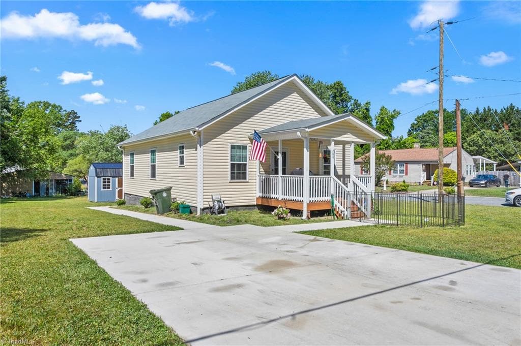 700 English Street, Thomasville NC 27360