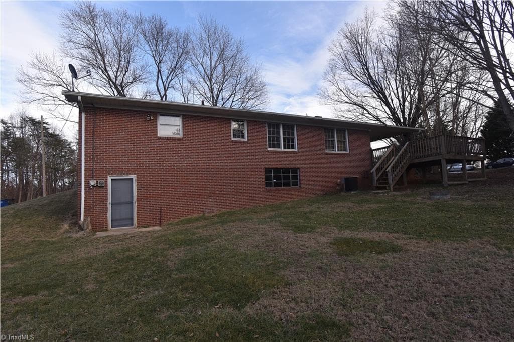 Stick/Site Built at 3808 Cash Drive, Winston-Salem NC 27107, Winston-Salem, photo 2 of 21
