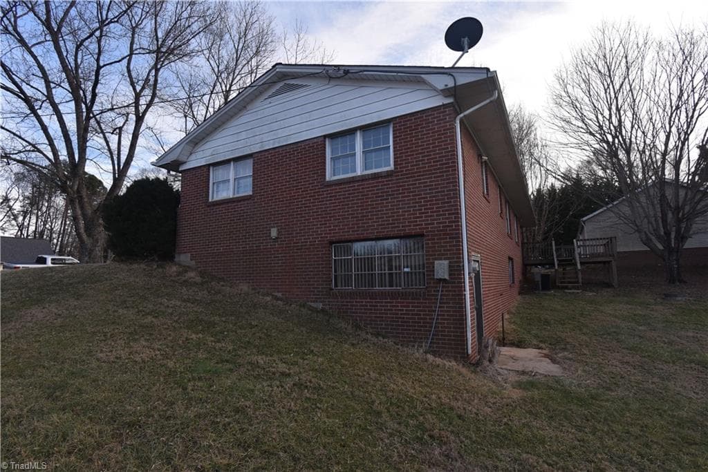 Stick/Site Built at 3808 Cash Drive, Winston-Salem NC 27107, Winston-Salem, photo 3 of 21