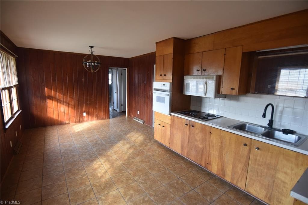 Stick/Site Built at 3808 Cash Drive, Winston-Salem NC 27107, Winston-Salem, photo 9 of 21
