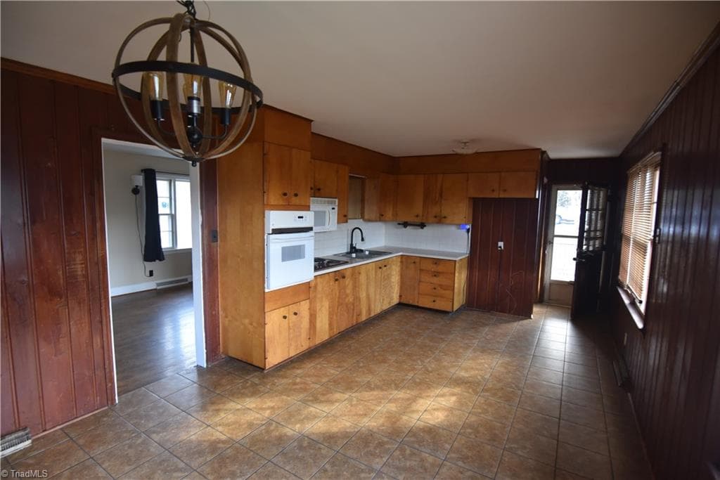 Stick/Site Built at 3808 Cash Drive, Winston-Salem NC 27107, Winston-Salem, photo 8 of 21