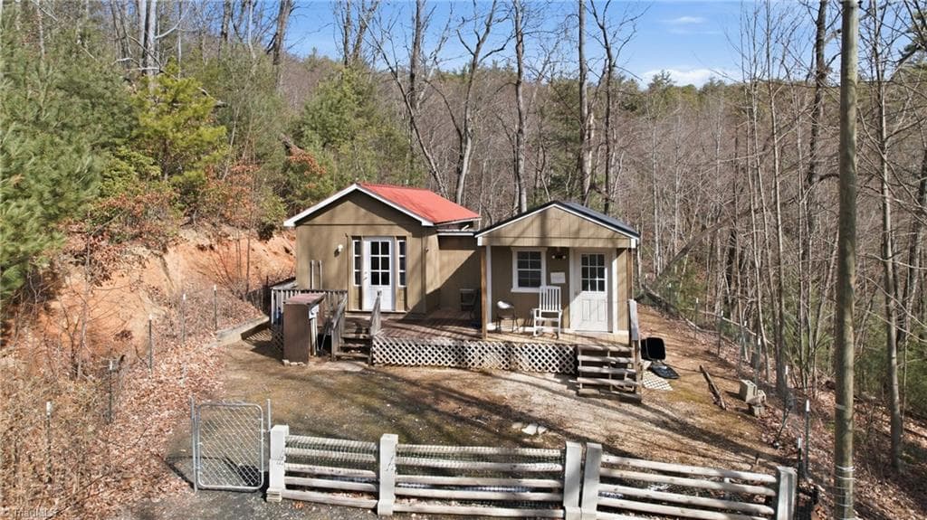 Remarks at 840 Summit Ridge Road, Purlear NC 28665, Purlear, photo 2 of 26