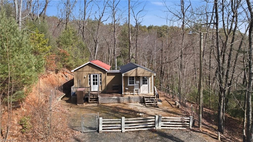 Remarks at 840 Summit Ridge Road, Purlear NC 28665, Purlear, photo 3 of 26