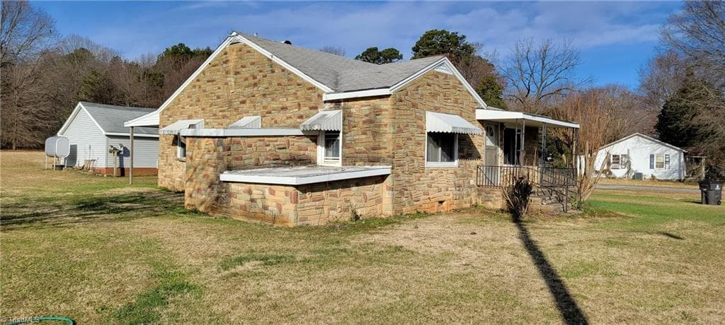 Stick/Site Built at 142 Motsinger Drive, Winston-Salem NC 27107, Winston-Salem, photo 2 of 15