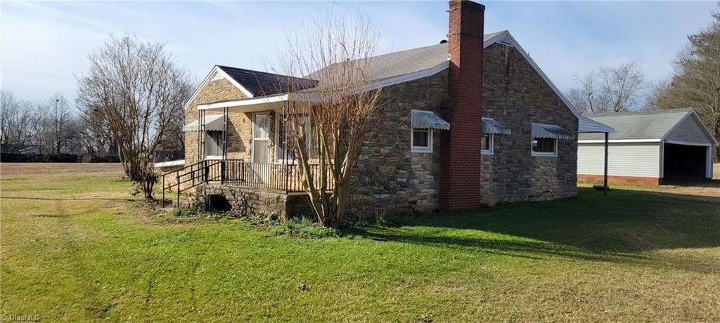 Stick/Site Built at 142 Motsinger Drive, Winston-Salem NC 27107, Winston-Salem, photo 3 of 15