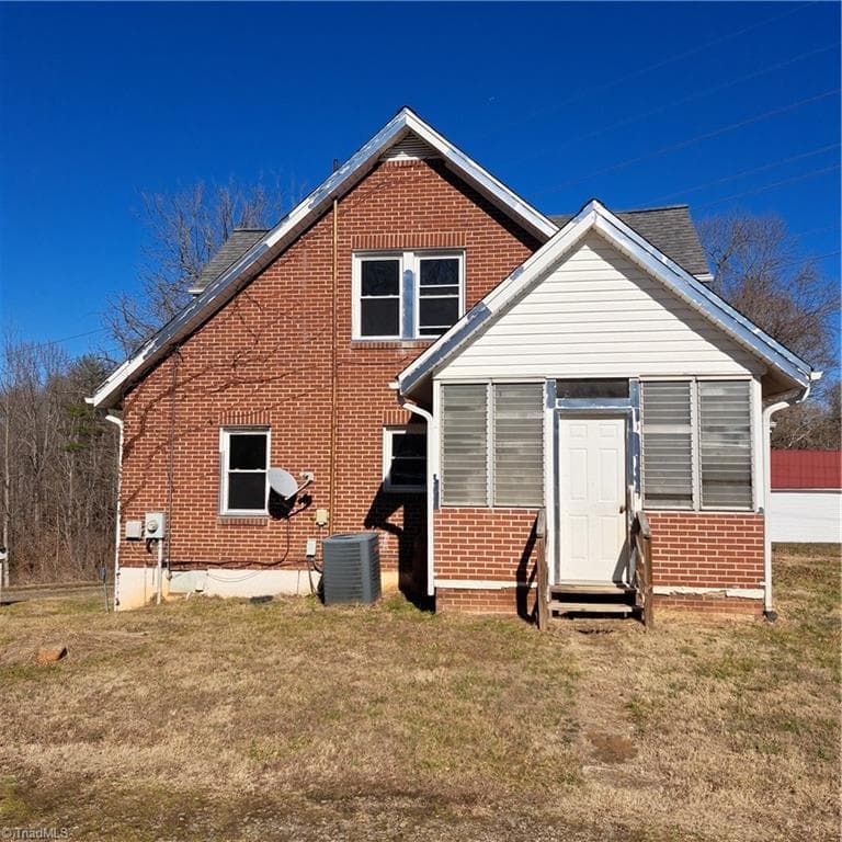 Stick/Site Built at 1121 Old US Highway 421, Wilkesboro NC 28697, photo 5 of 6