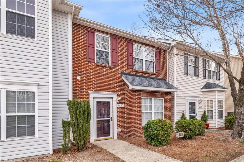 1640 Olivers Crossing Circle, Winston-Salem NC 27127