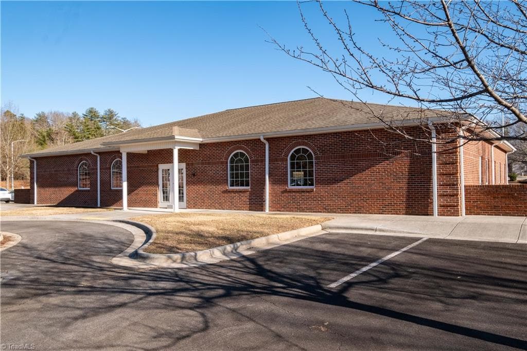 Medical at 301 Eldon Parks Drive, Elkin NC 28621, Elkin, photo 3 of 20