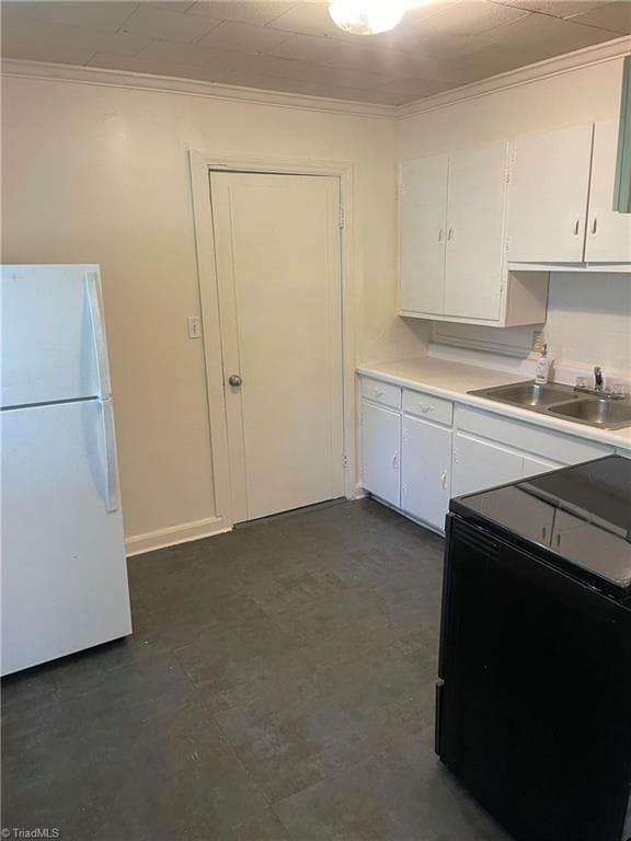Duplex at 2715 Central Avenue, High Point NC 27260, photo 2 of 5