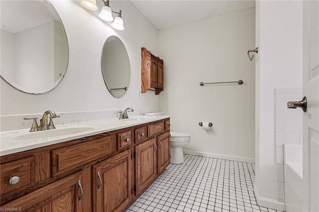 Stick/Site Built at 3226 Derby Circle, High Point NC 27265, photo 15 of 22