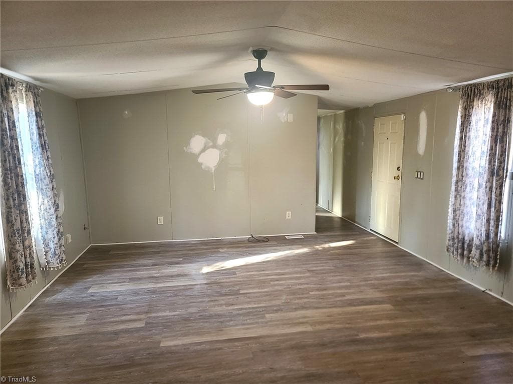 Manufactured Home at 308 Clara Hill Lane, Lexington NC 27292, photo 5 of 18