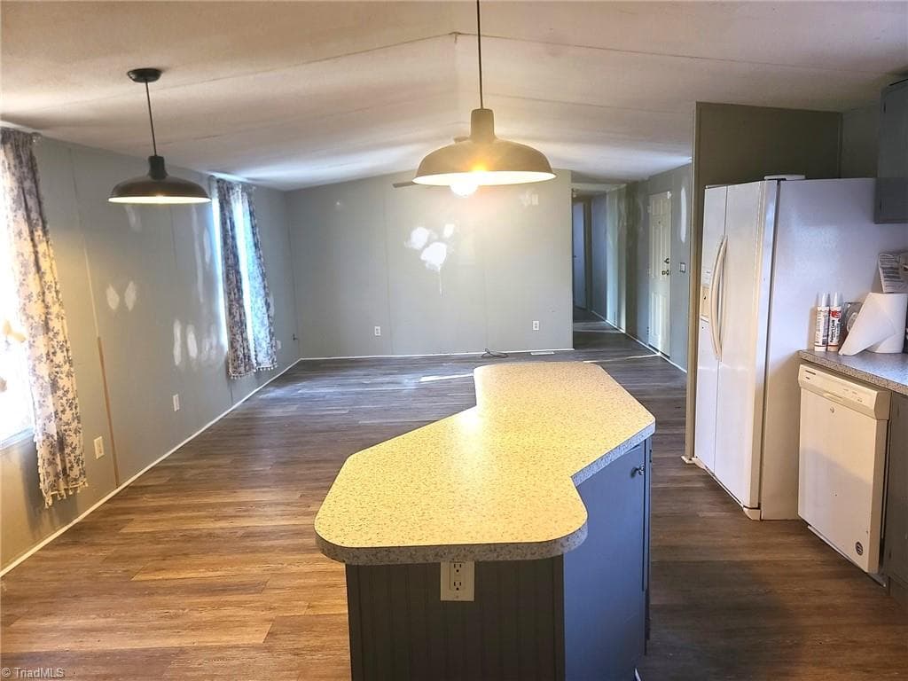 Manufactured Home at 308 Clara Hill Lane, Lexington NC 27292, photo 4 of 18