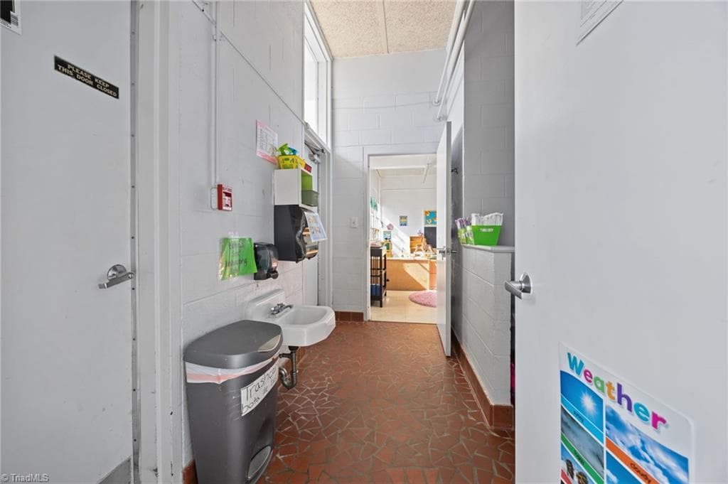 Remarks at 2300 Spring Garden Street, Greensboro NC 27403, Greensboro, photo 67 of 100