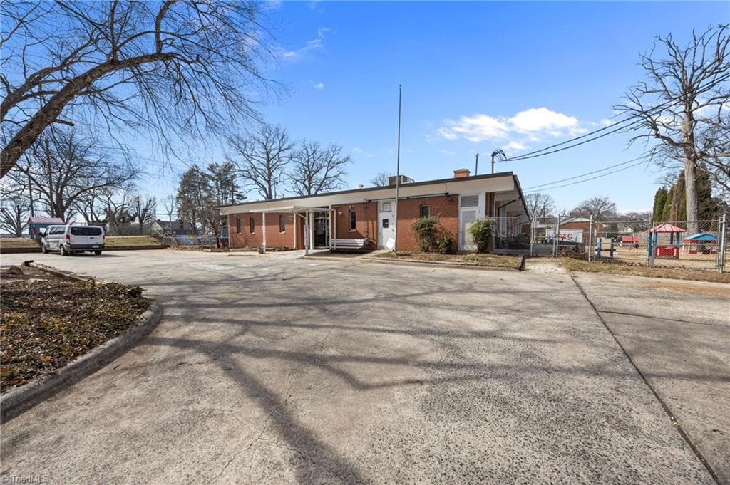 Remarks at 2300 Spring Garden Street, Greensboro NC 27403, Greensboro, photo 97 of 100