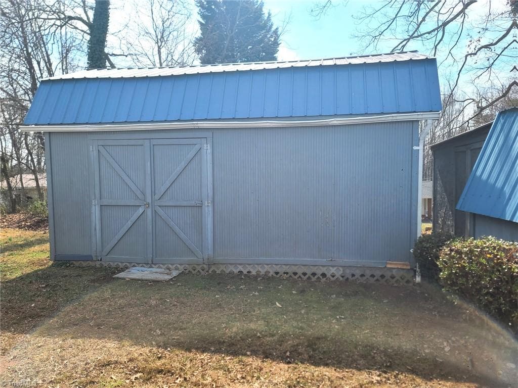 Manufactured Home at 220 Joyner Circle, Rural Hall NC 27045, photo 27 of 29