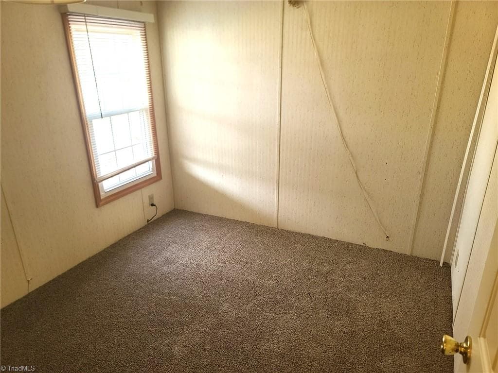 Manufactured Home at 220 Joyner Circle, Rural Hall NC 27045, photo 16 of 29
