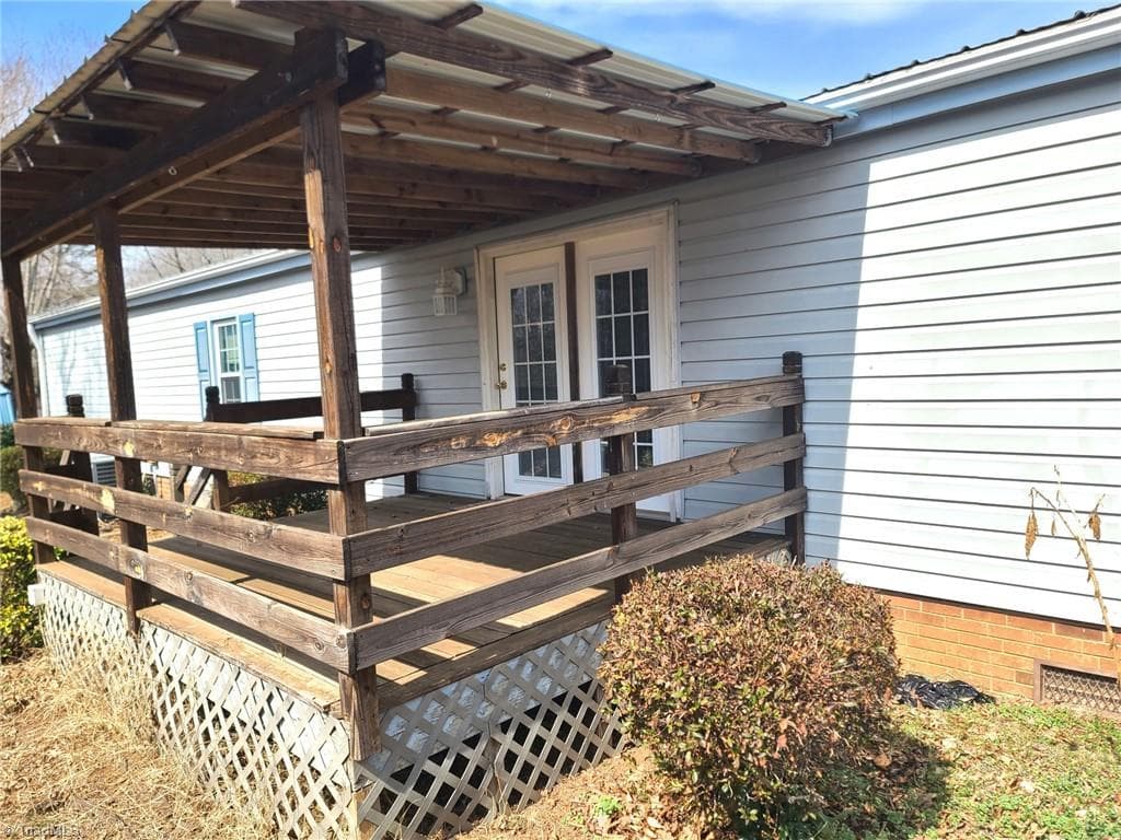 Manufactured Home at 220 Joyner Circle, Rural Hall NC 27045, photo 20 of 29