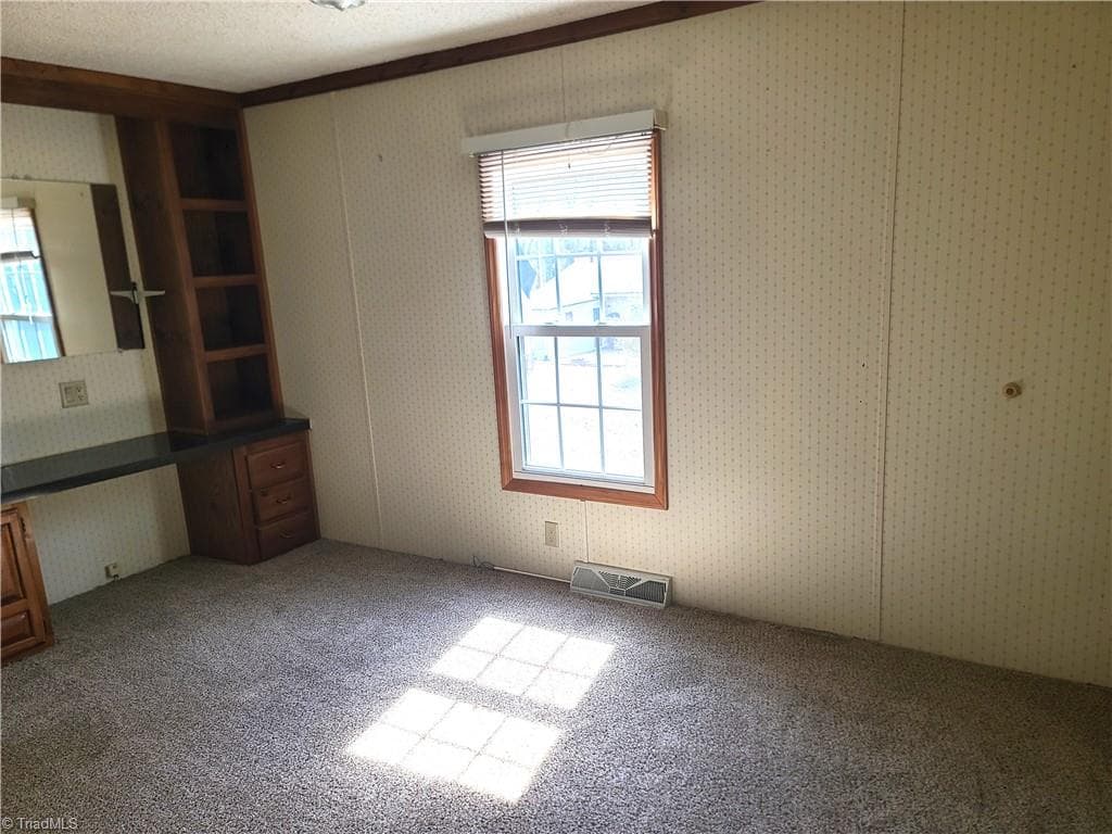 Manufactured Home at 220 Joyner Circle, Rural Hall NC 27045, photo 11 of 29