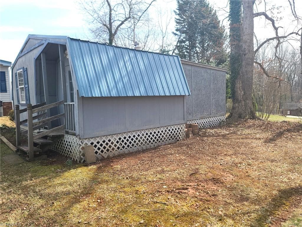 Manufactured Home at 220 Joyner Circle, Rural Hall NC 27045, photo 19 of 29