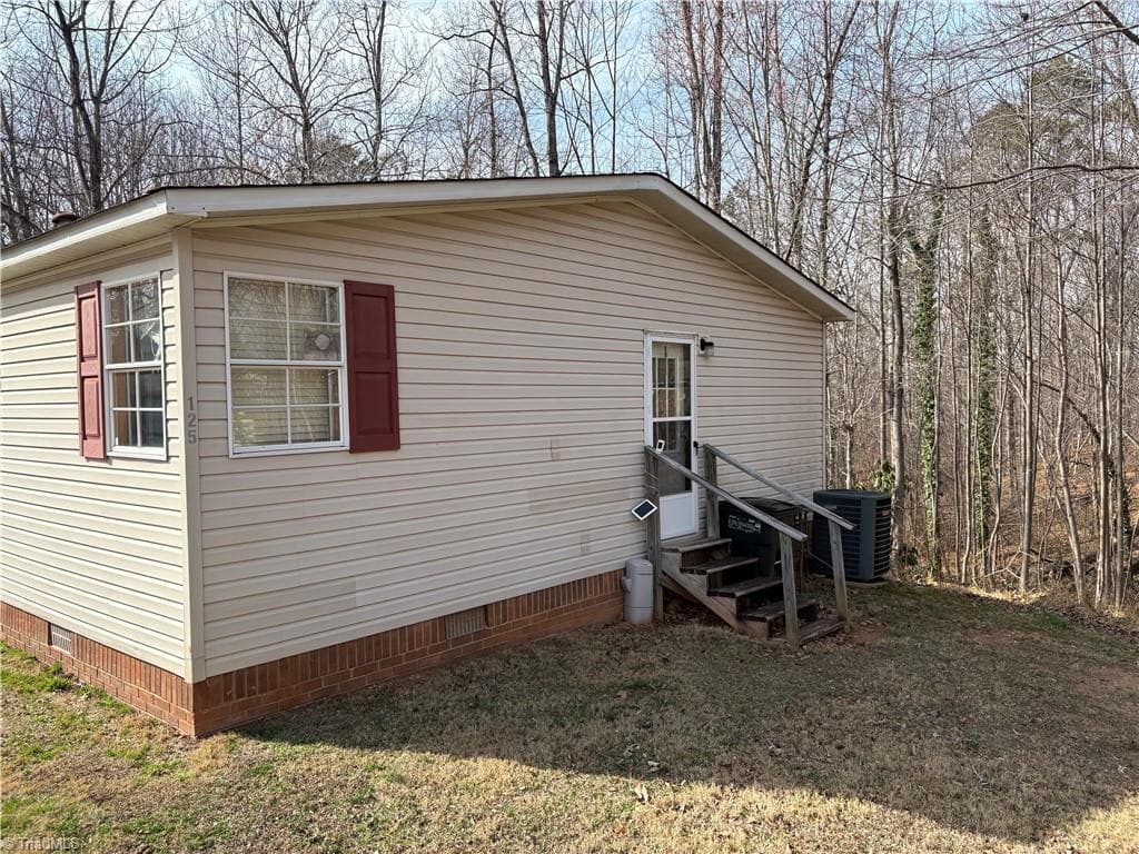 Manufactured Home at 125 Maple Hollow Road, Mount Airy NC 27030, photo 2 of 20