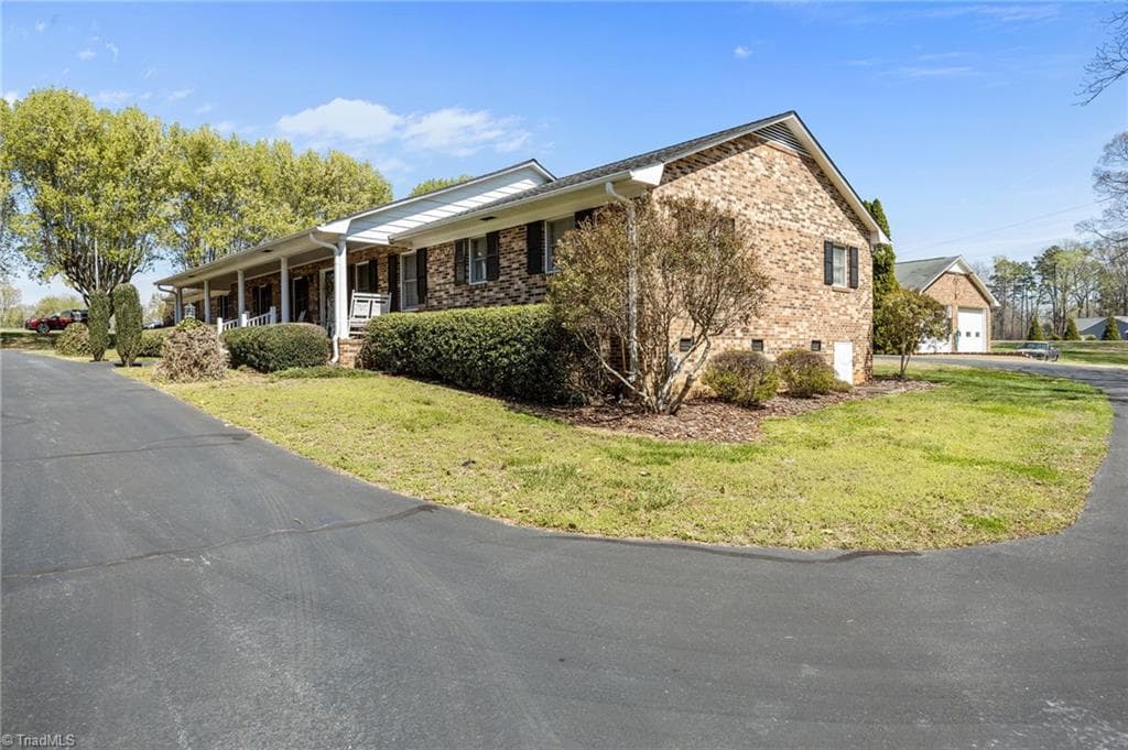 Stick/Site Built at 6262 Nc Highway 109, High Point NC 27265, photo 2 of 50