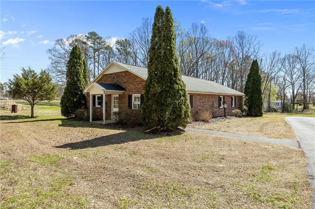 Stick/Site Built at 6262 Nc Highway 109, High Point NC 27265, photo 46 of 50
