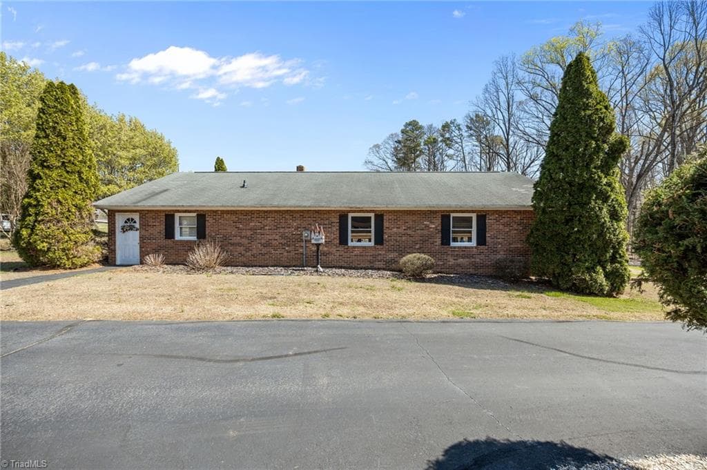 Stick/Site Built at 6262 Nc Highway 109, High Point NC 27265, photo 7 of 50