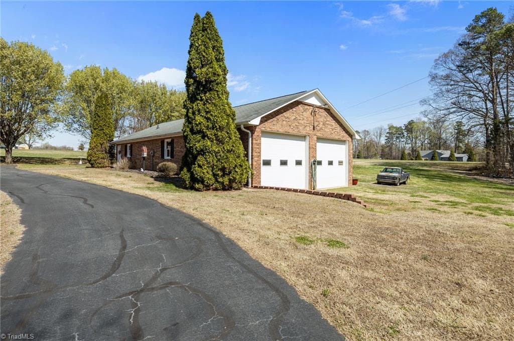 Stick/Site Built at 6262 Nc Highway 109, High Point NC 27265, photo 45 of 50