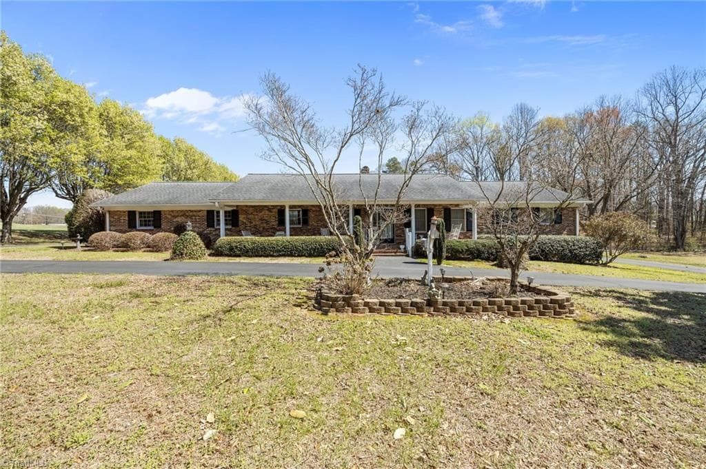Stick/Site Built at 6262 Nc Highway 109, High Point NC 27265, photo 4 of 50