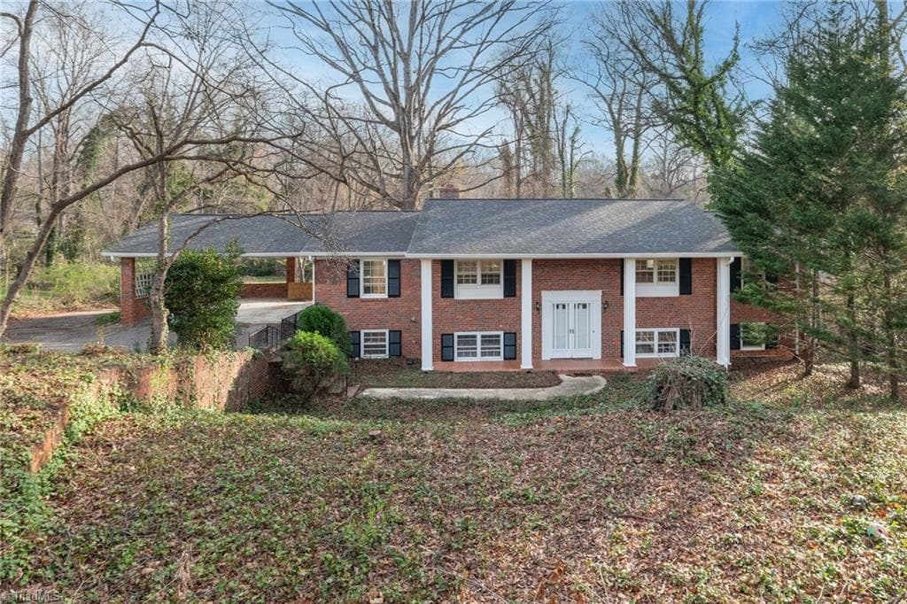 Stick/Site Built at 624 Brentwood Court, Winston-Salem NC 27104, Winston-Salem, photo 2 of 41