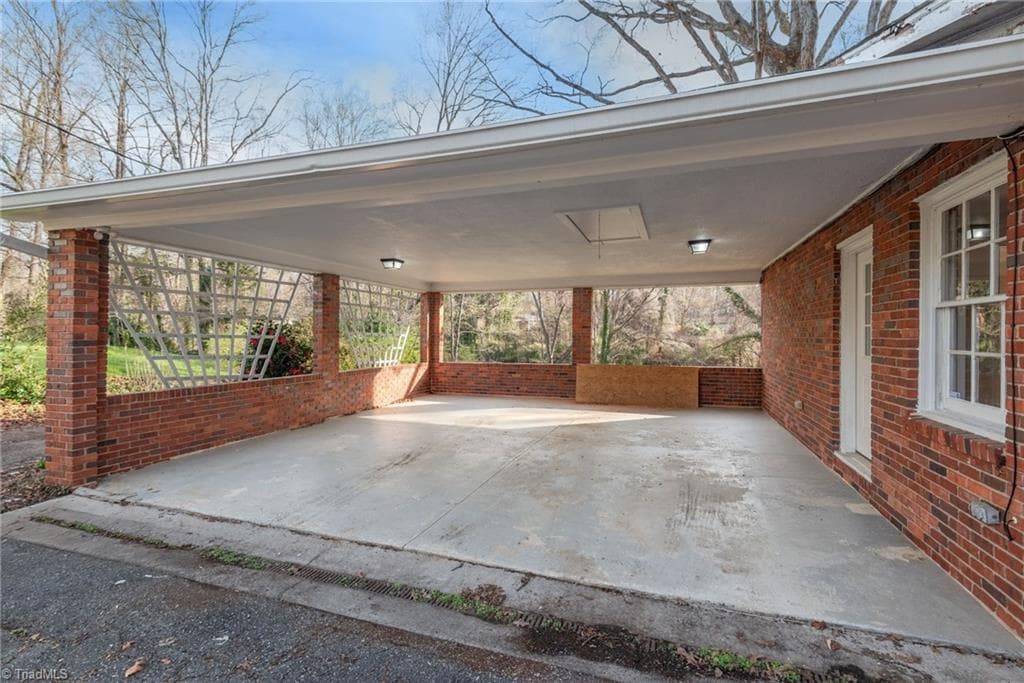 Stick/Site Built at 624 Brentwood Court, Winston-Salem NC 27104, Winston-Salem, photo 3 of 41