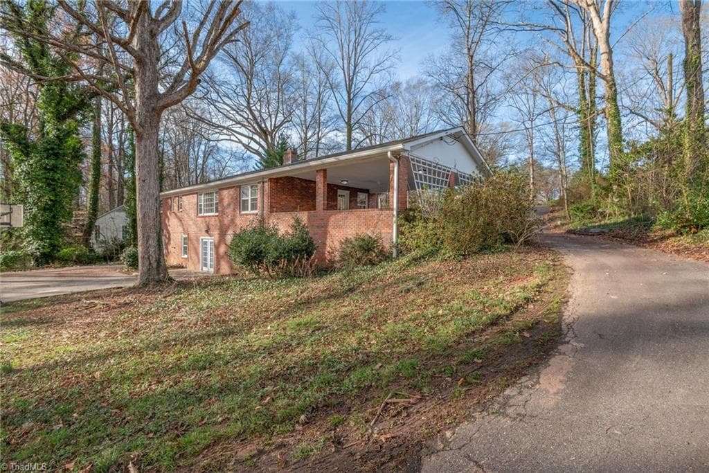 Stick/Site Built at 624 Brentwood Court, Winston-Salem NC 27104, Winston-Salem, photo 4 of 41