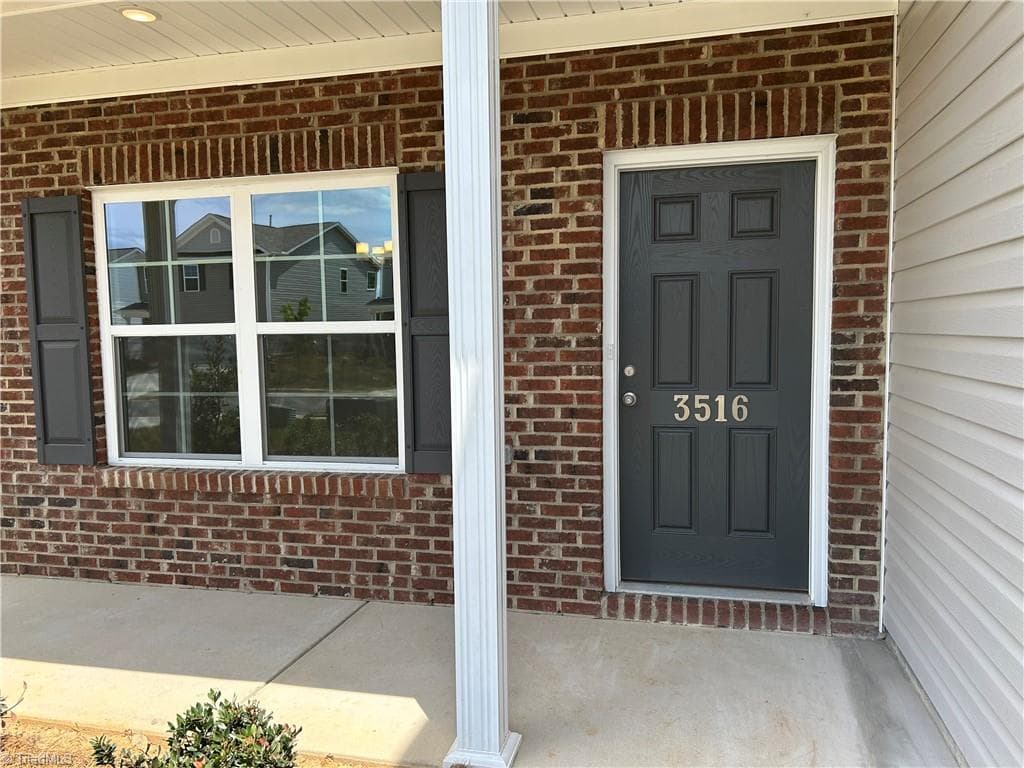 Stick/Site Built at 3516 Wilcox Court, Greensboro NC 27405, photo 2 of 20
