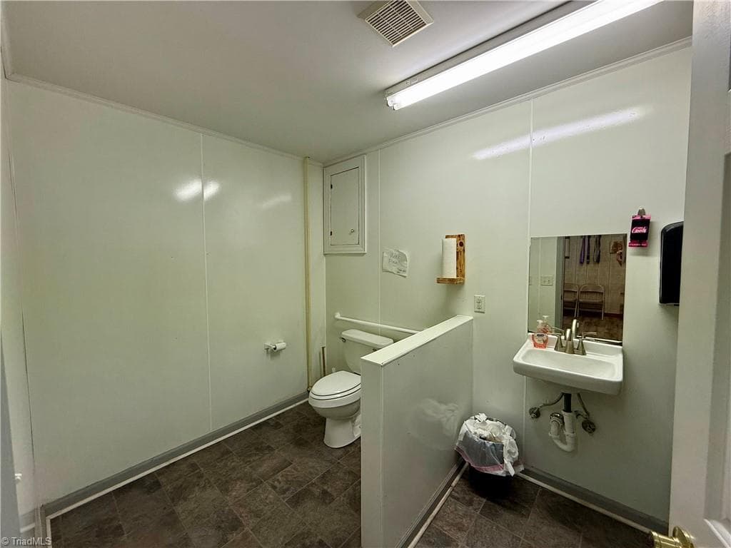 Remarks at 106 E Murphy Street, Madison NC 27025, photo 8 of 25
