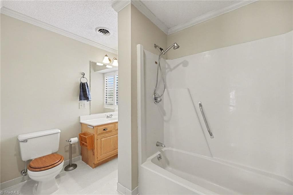 Stick/Site Built at 2313 Cypress Court, High Point NC 27265, photo 16 of 28