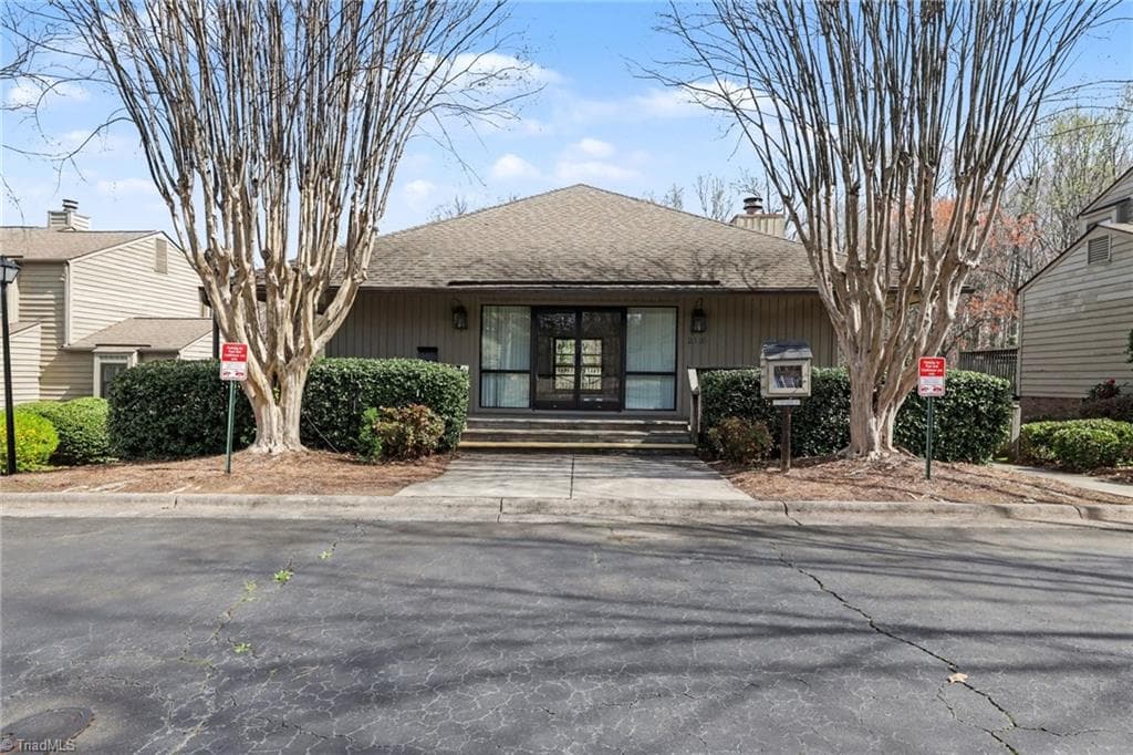 Stick/Site Built at 2313 Cypress Court, High Point NC 27265, photo 24 of 28