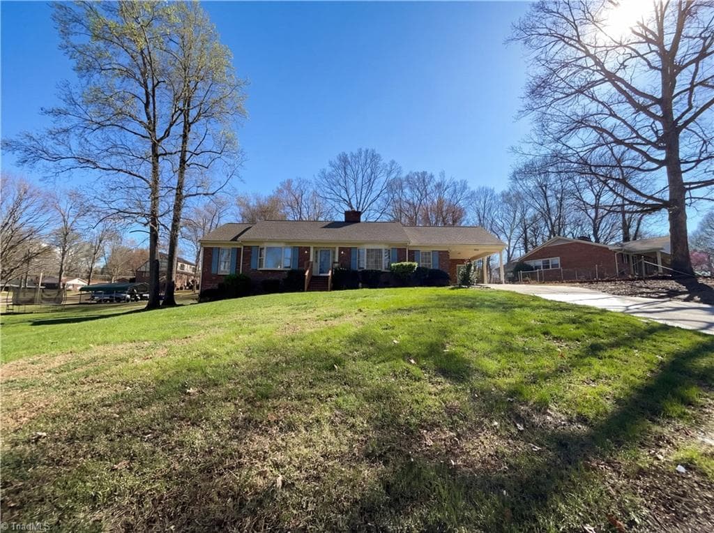 707 Willowmoore Avenue, Thomasville NC 27360