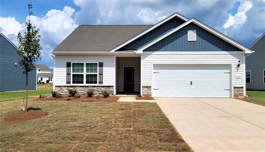 225 Macintosh Drive, King NC 27021